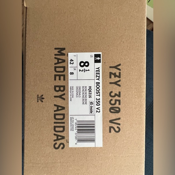 AUTHENTIC YEEZY BOOST 350 V2 - Picture 7 of 9